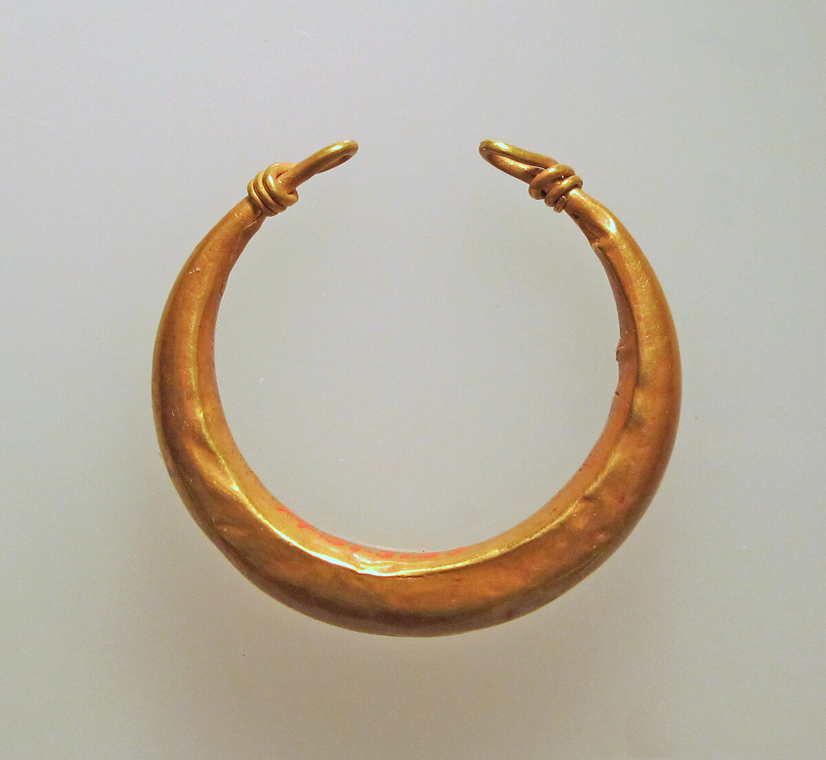 Earring of simple form, Gold, Cypriot 
