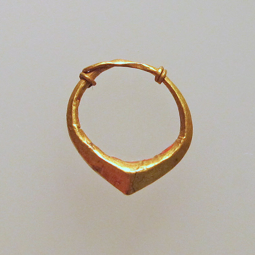 Earring of simple form, Gold, Cypriot 