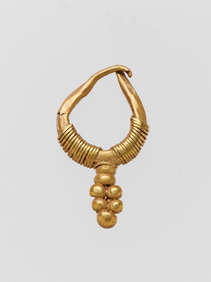 Gold earring with clustered sphere, Gold, Roman 