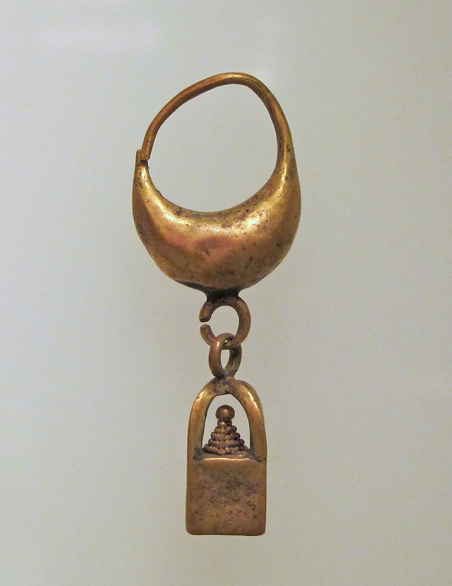 Earring with leech and box pendant, Gold, Cypriot 