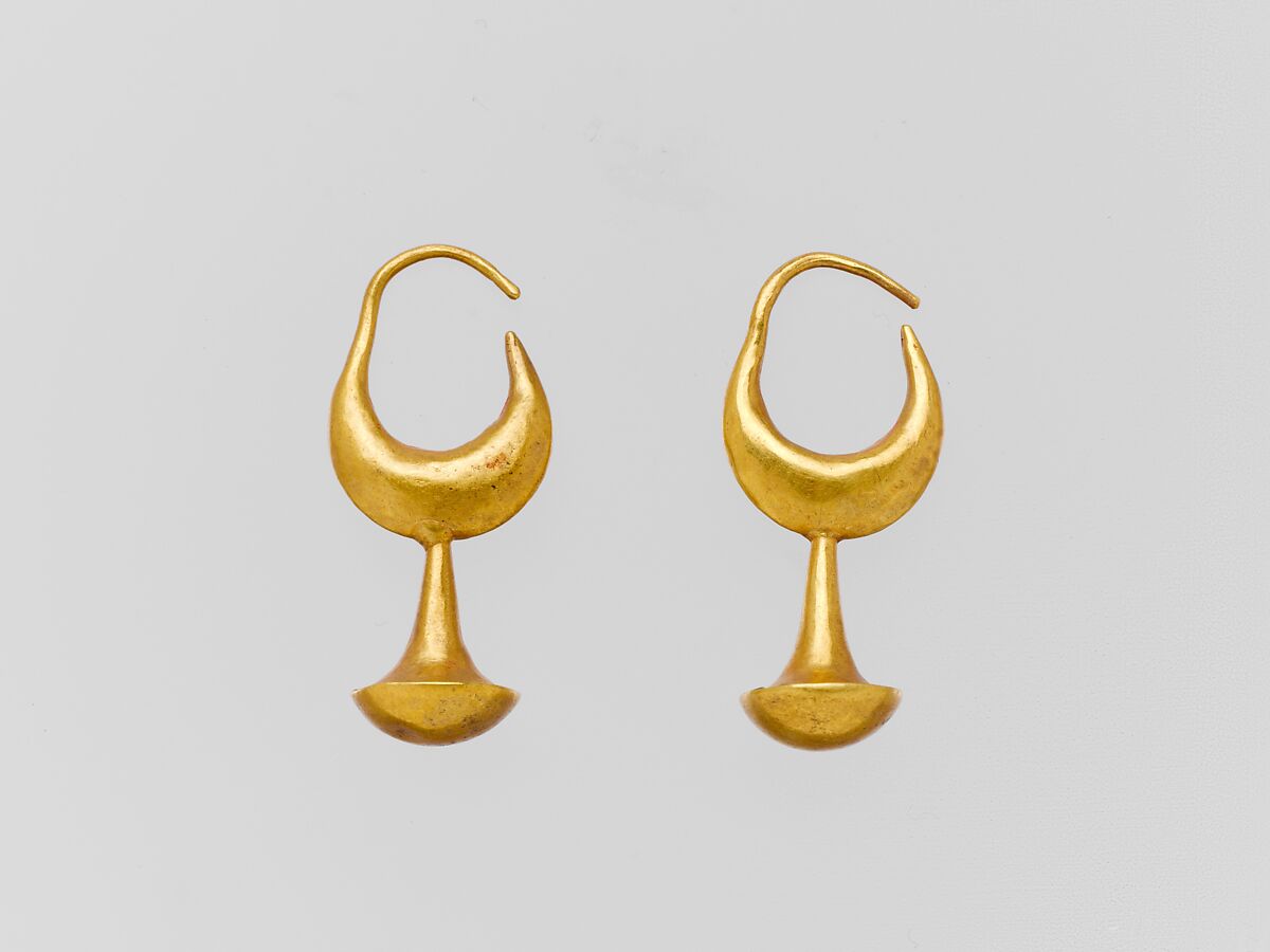 Gold earring with nail-head pendant, Gold, Cypriot 