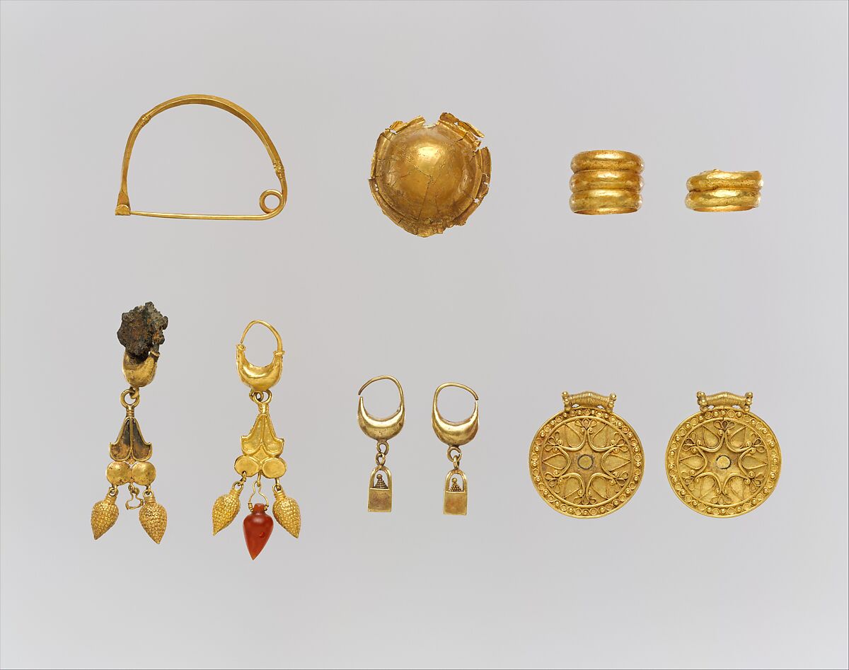 Gold earring with carnelian lotos flower pendant, Gold, carnelian, Greek, Cypriot 