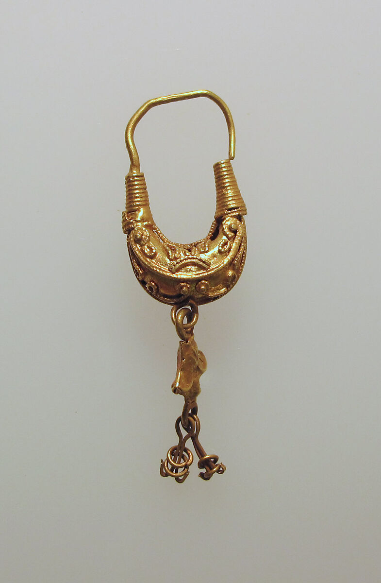 Earring with lotus and filigree, Gold, Greek 