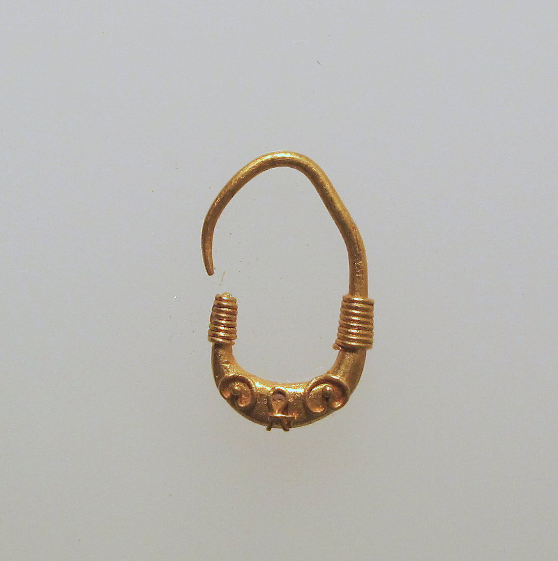 Earring with filigree, Gold, Cypriot 