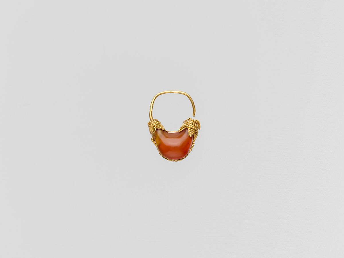 Gold and carnelian boat-shaped earring, Gold, carnelian, Cypriot 
