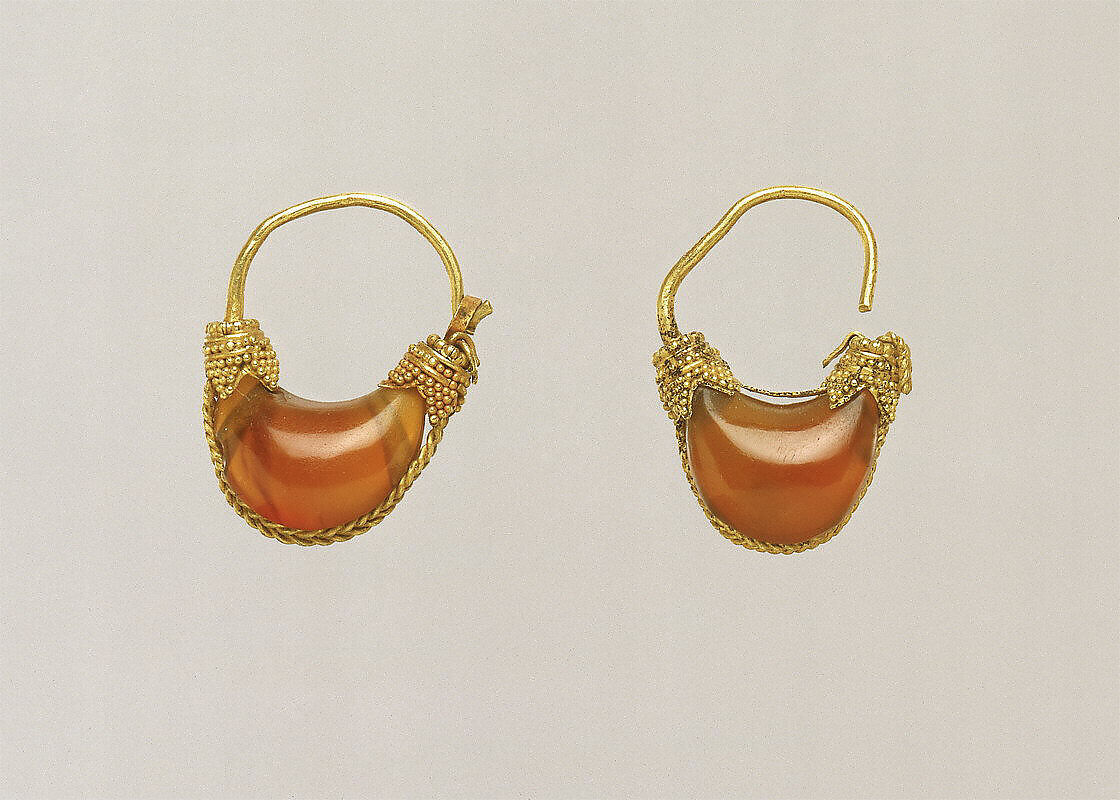 Gold and carnelian boat-shaped earring, Gold, carnelian, Greek