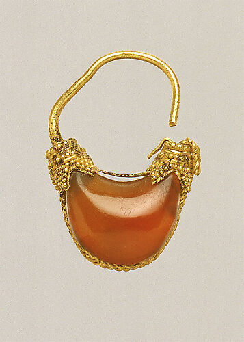 Gold and carnelian boat-shaped earring