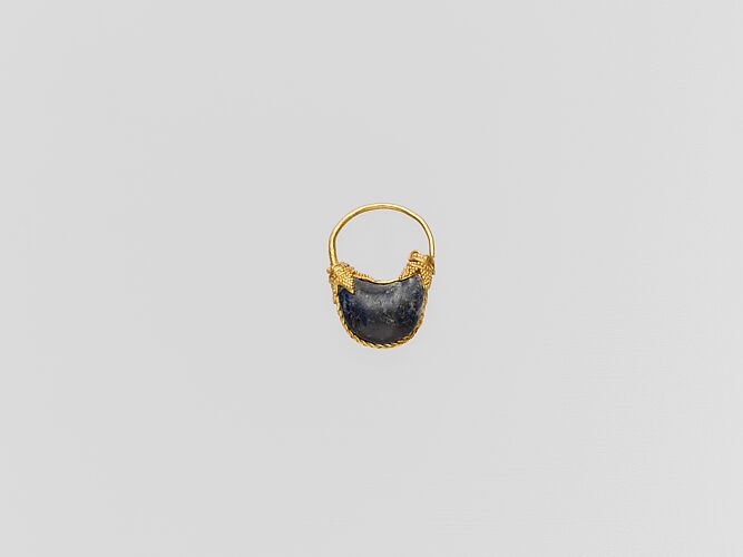 Gold and lapis-lazuli boat-shaped earring