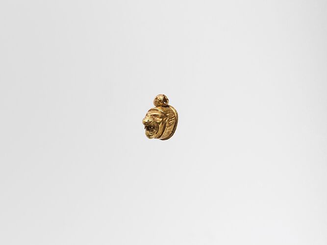 Gold pendant in the form of a lion's head