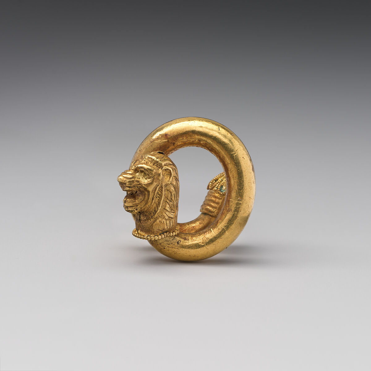 Gold and copper alloy spiral with lion-head terminal, Gold, copper alloy, Greek, Cypriot