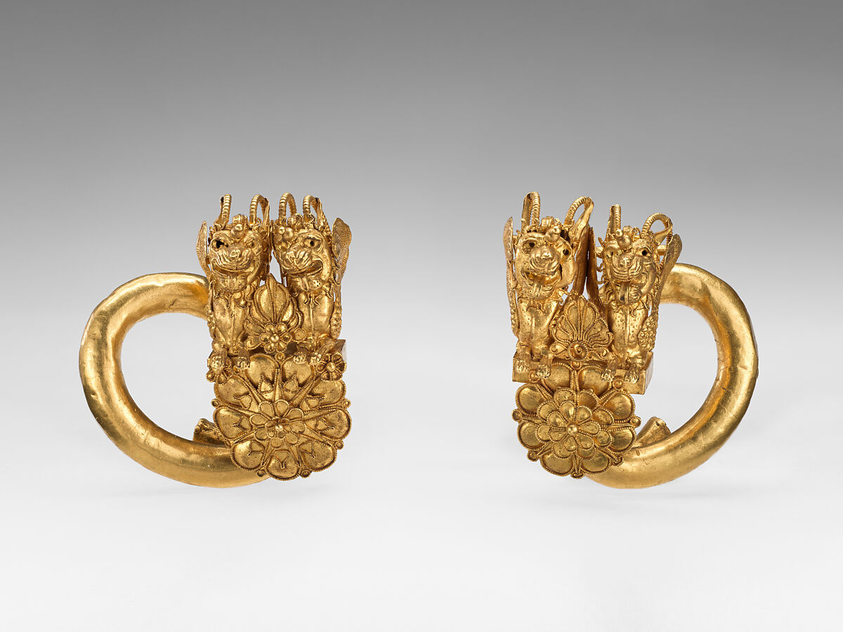 Gold spiral with double lion-griffin-head terminal, Gold, Greek, Cypriot