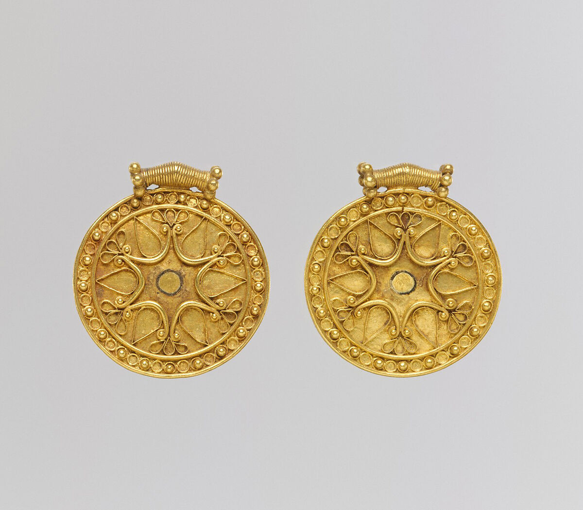 Gold pendant disk, Gold, Cypriot 