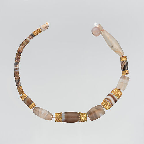 Necklace of banded agate, chalcedony, and gold