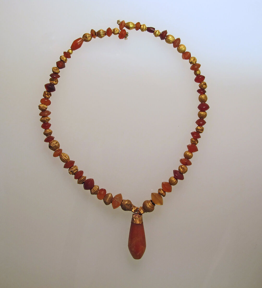 Necklace of gold and carnelian beads, with gold-capped carnelian pendant, Gold, sard, Cypriot 