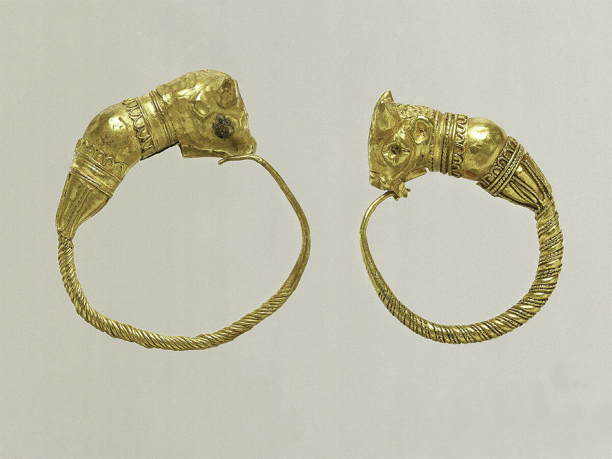 Gold earring with head of a bull, Gold, Cypriot