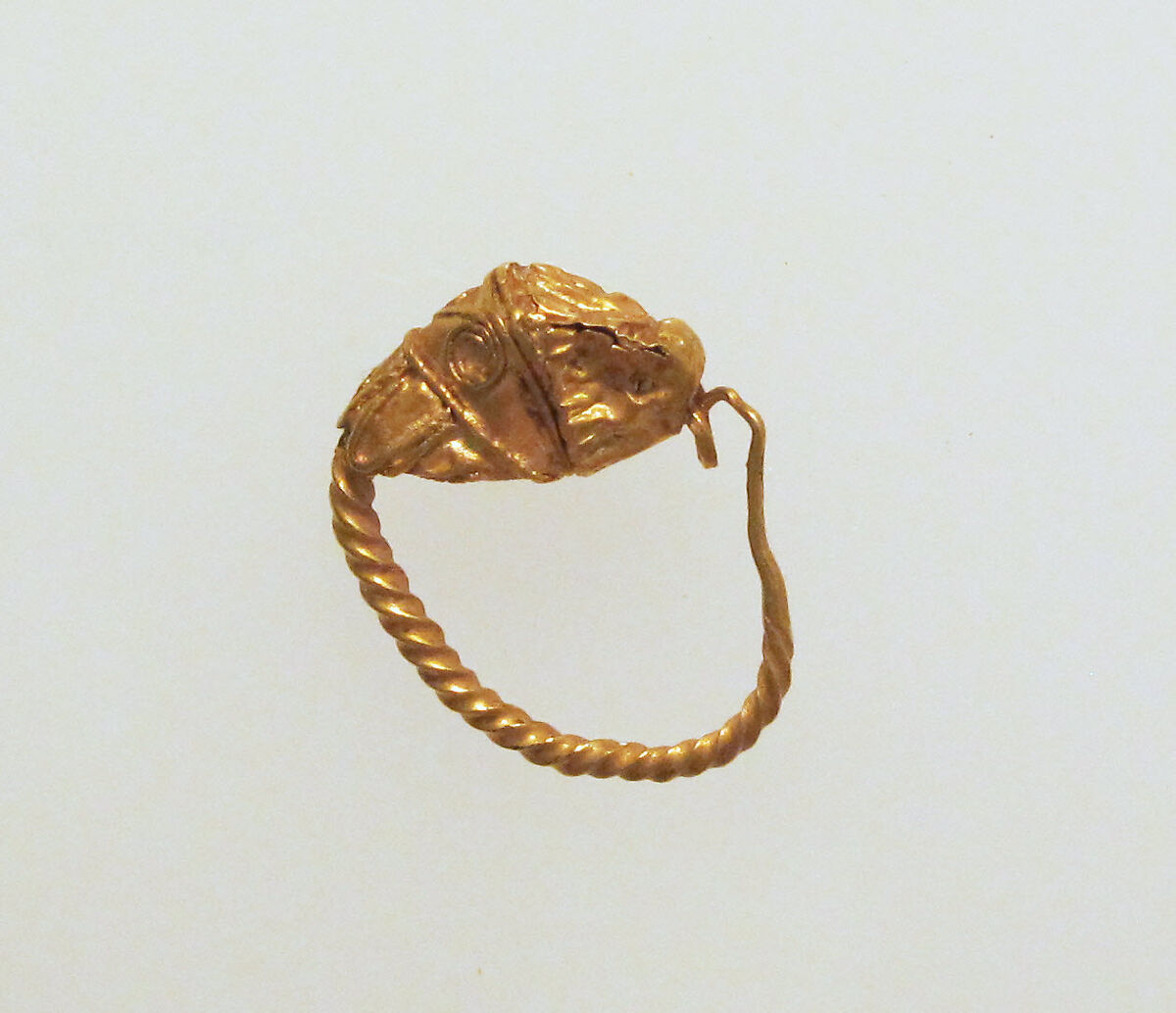 Gold earring with head of a lion, Gold, Greek 