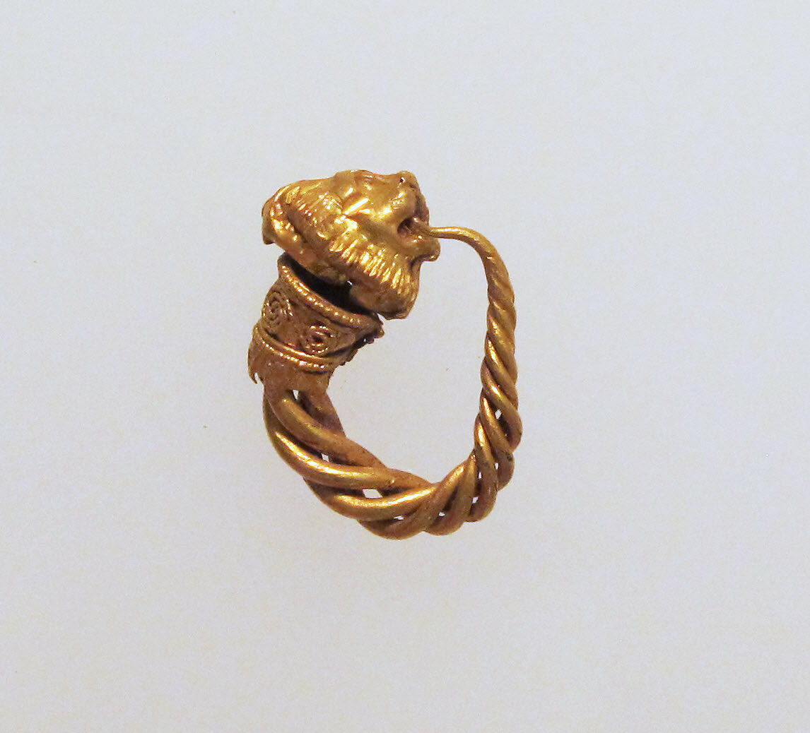 Gold earring with head of a lion, Gold, Greek 