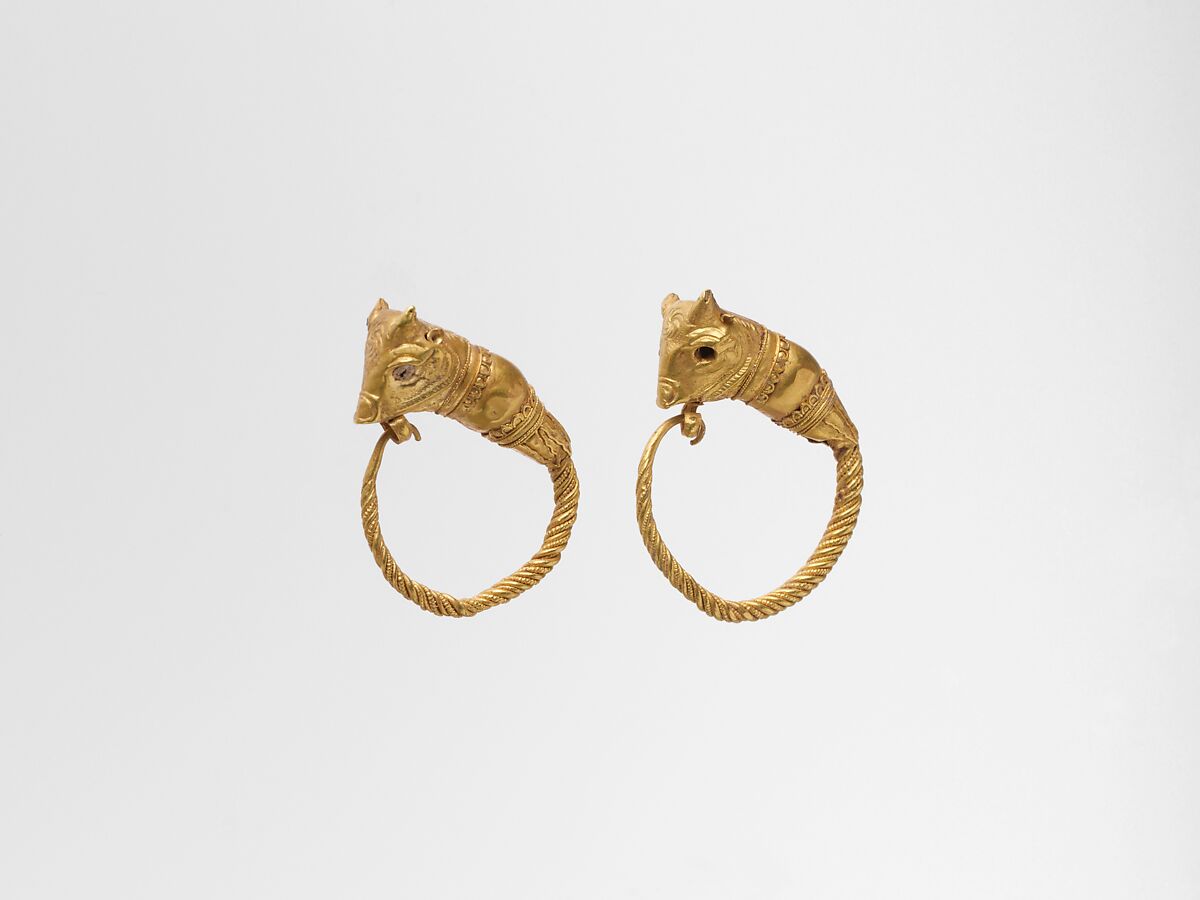 Gold earring with head of a bull, Gold, Cypriot 