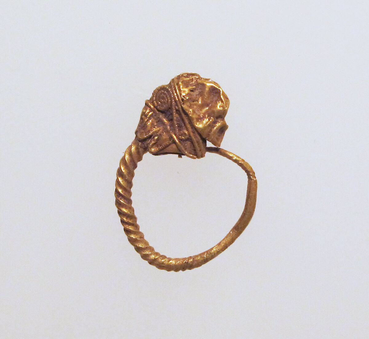 Gold earring with head of a lion, Gold, Greek 