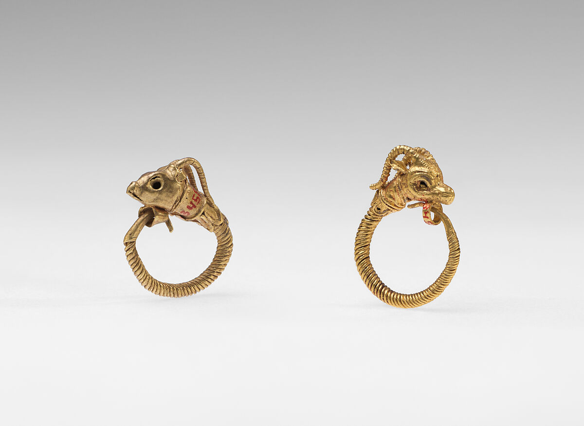 Gold earring with head of an antelope, Gold, Greek