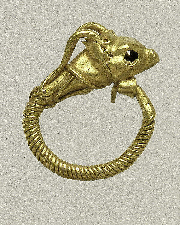 Gold earring with head of an antelope, Gold, Greek 