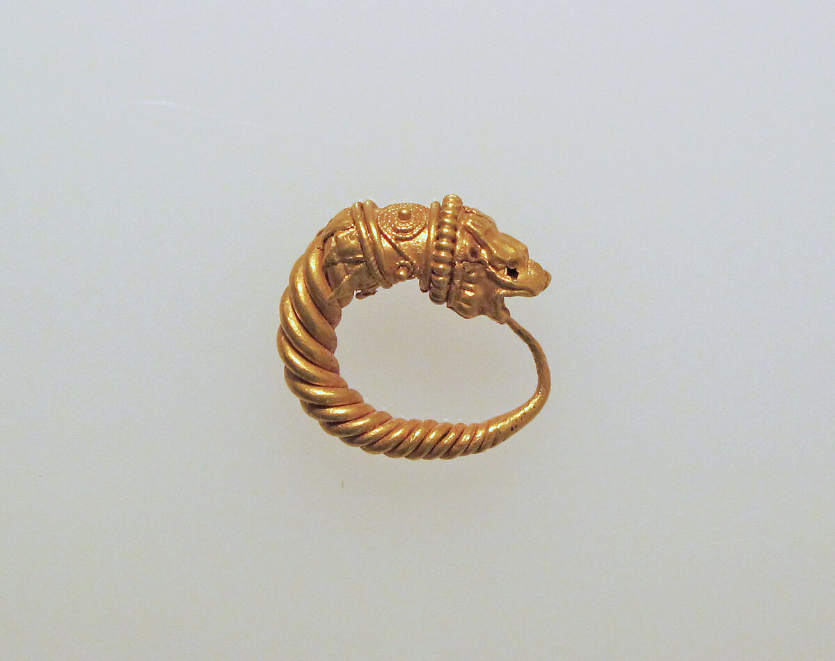 Gold earring with head of a lion, Gold, Greek 