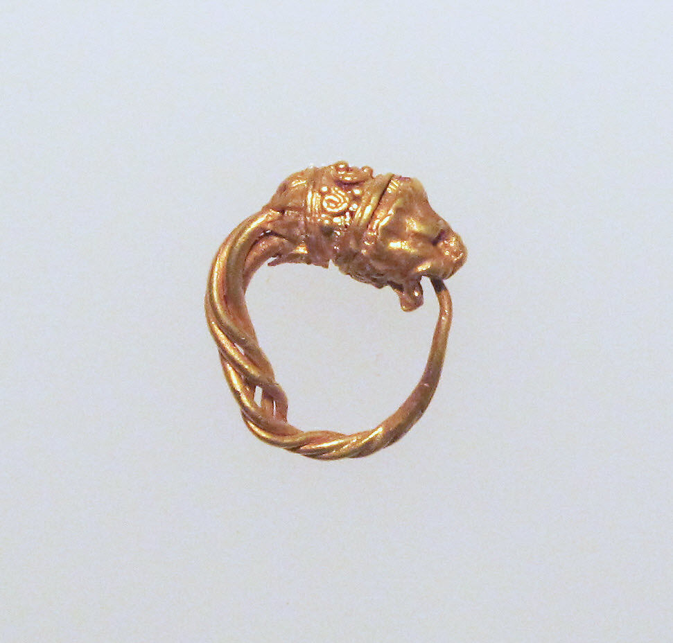 Gold earring with head of a lion, Gold, Greek 