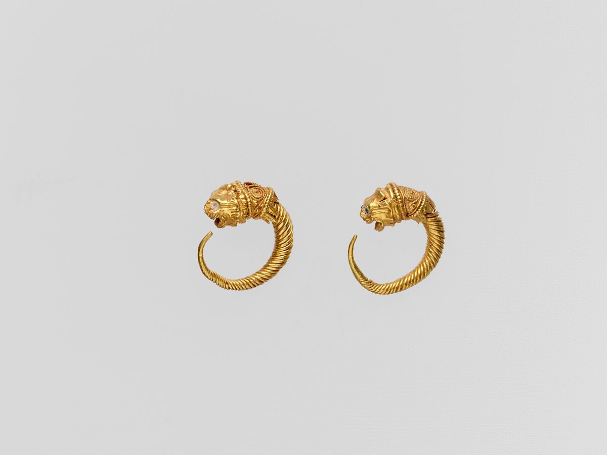 Gold earring with head of a lion, Gold, Greek 