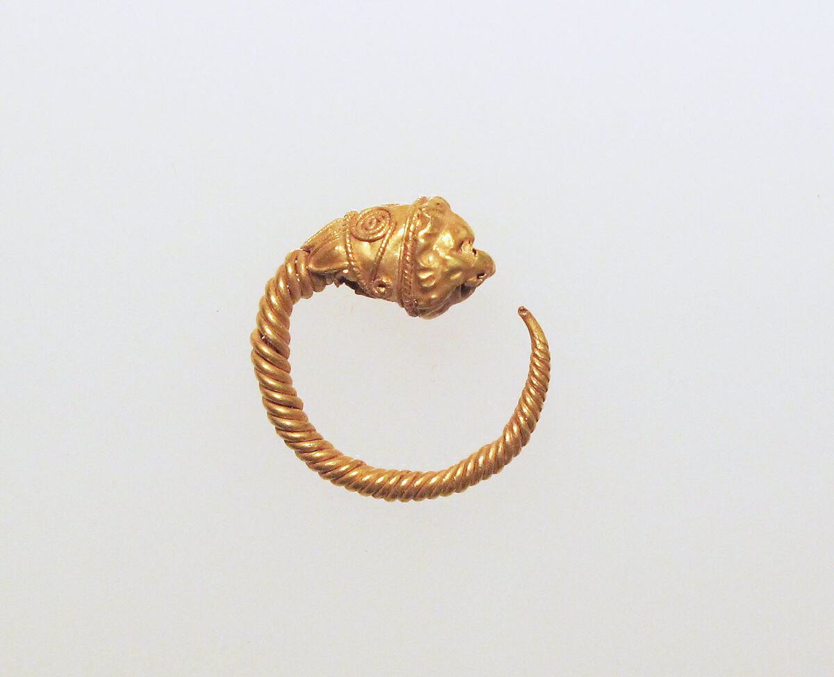 Gold earring with head of a lion, Gold, Greek 