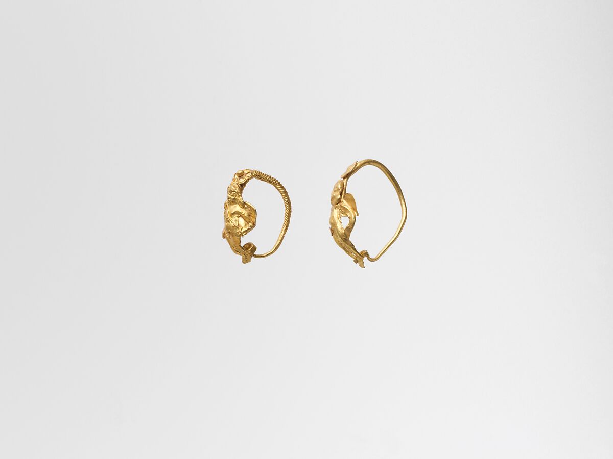 Gold earring with winged figure, Gold, Greek 