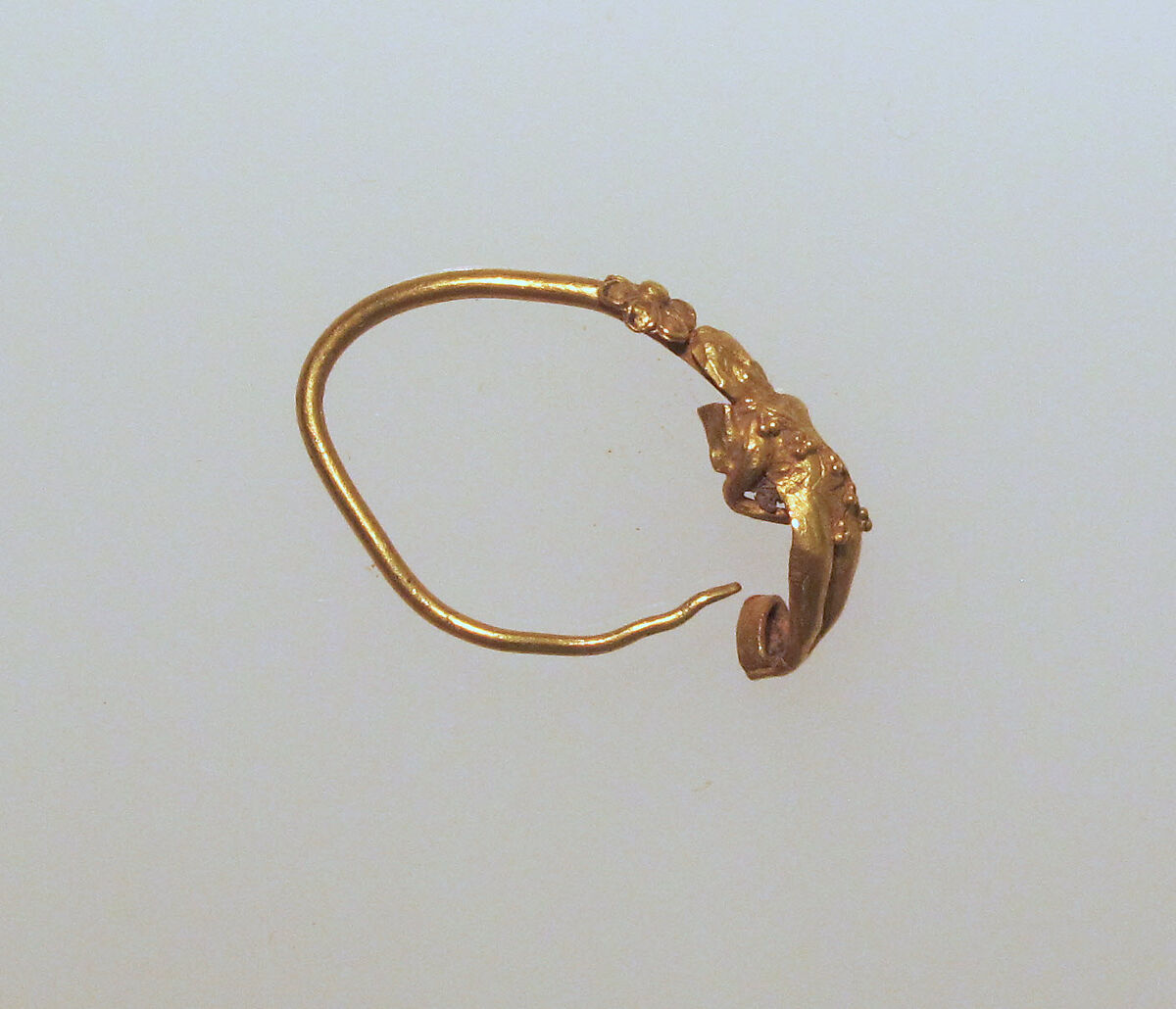 Gold earring with figure, Gold, Greek 