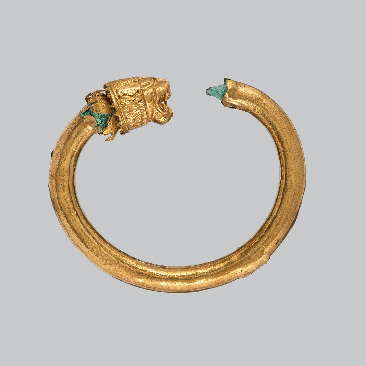 Gold and copper alloy bracelet with lion-head finials, Gold, bronze, Cypriot