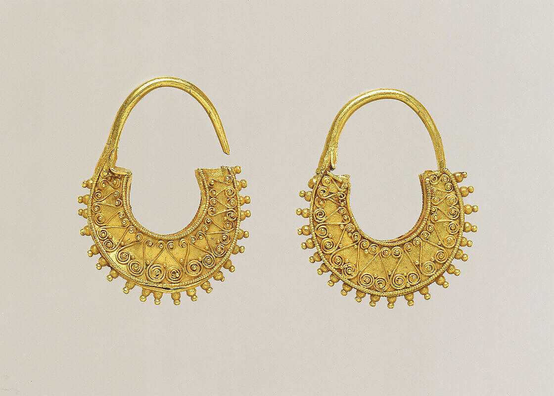 Gold crescent-shaped earring, Gold, Greek, Cypriot