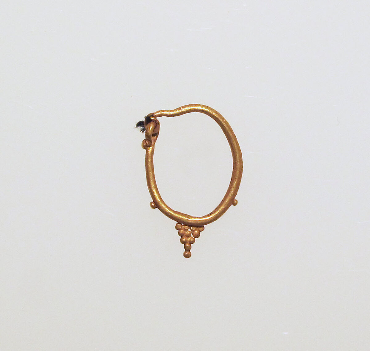 Earring with pyramid of balls, Gold 
