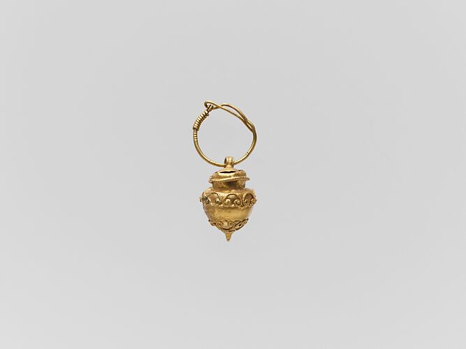 Gold vase-shaped pendant