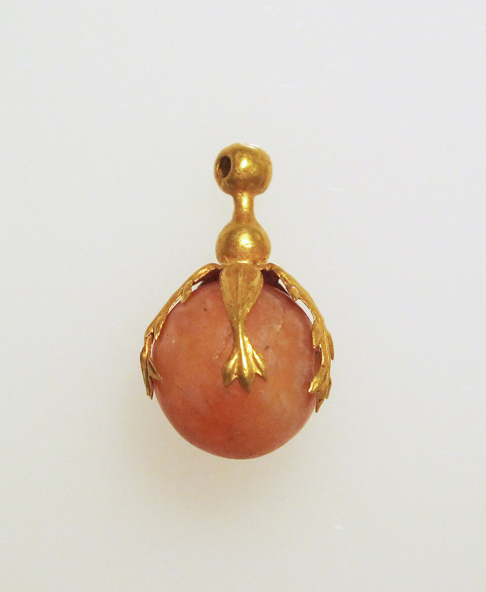 Pendant with rose bud, Gold 