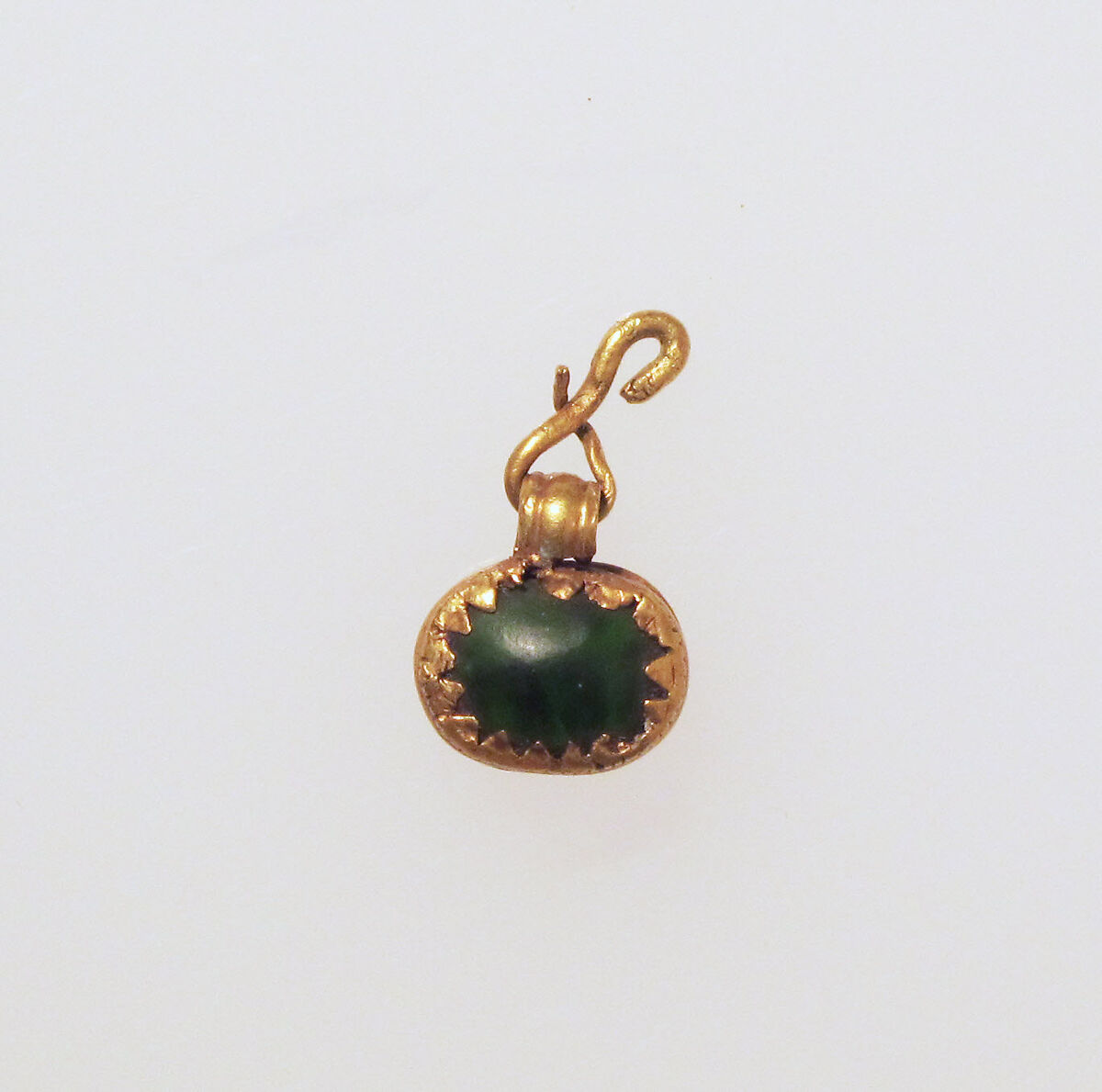 Pendant with scaraboid, Gold, glass paste 