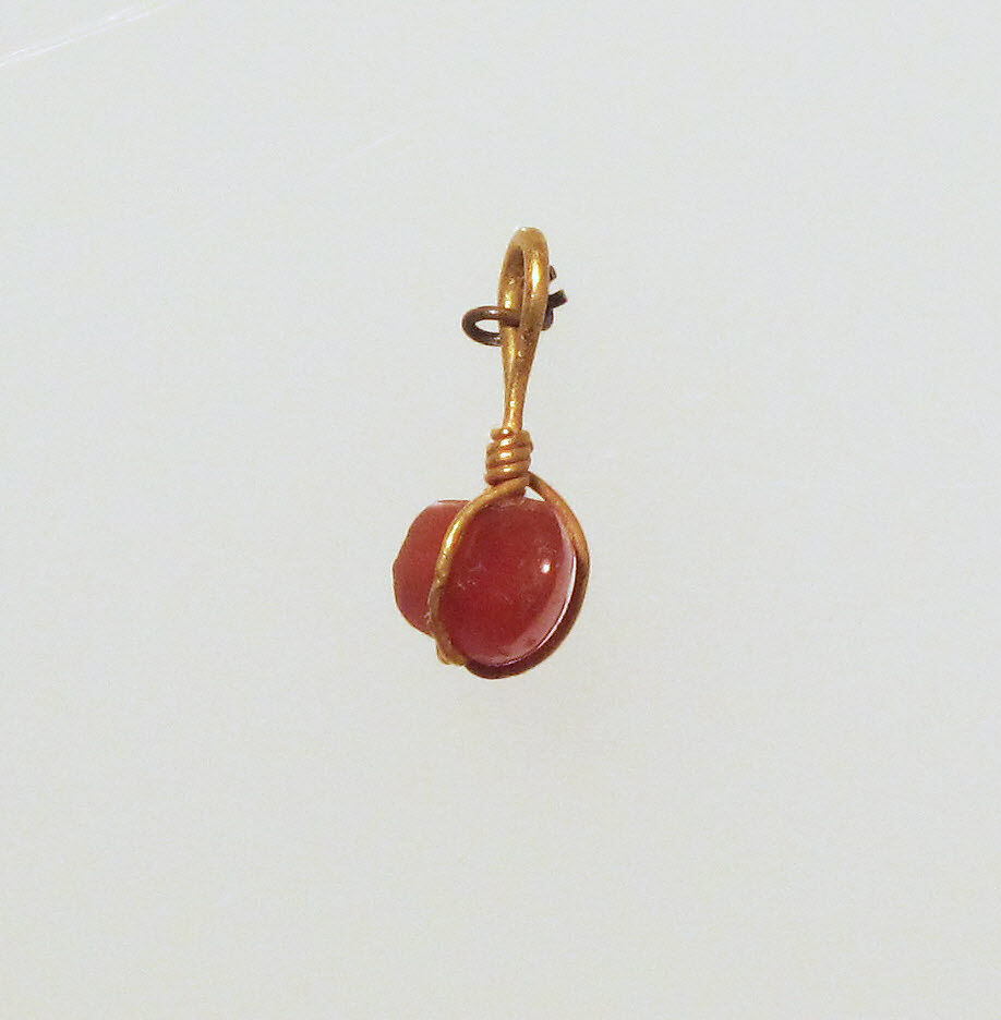 Pendant, Gold, carnelian