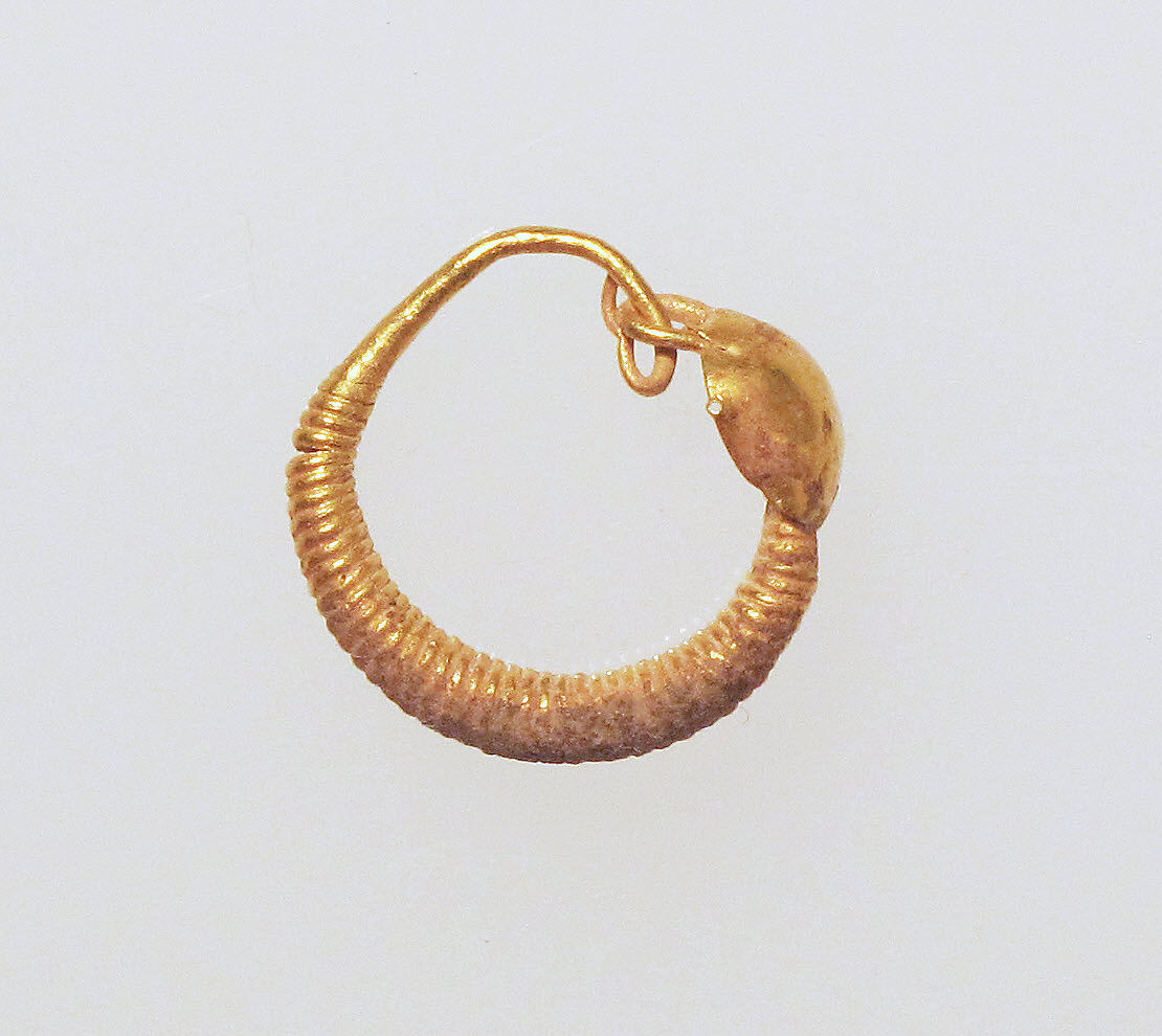 Earring with plain loop and disc | The Metropolitan Museum of Art
