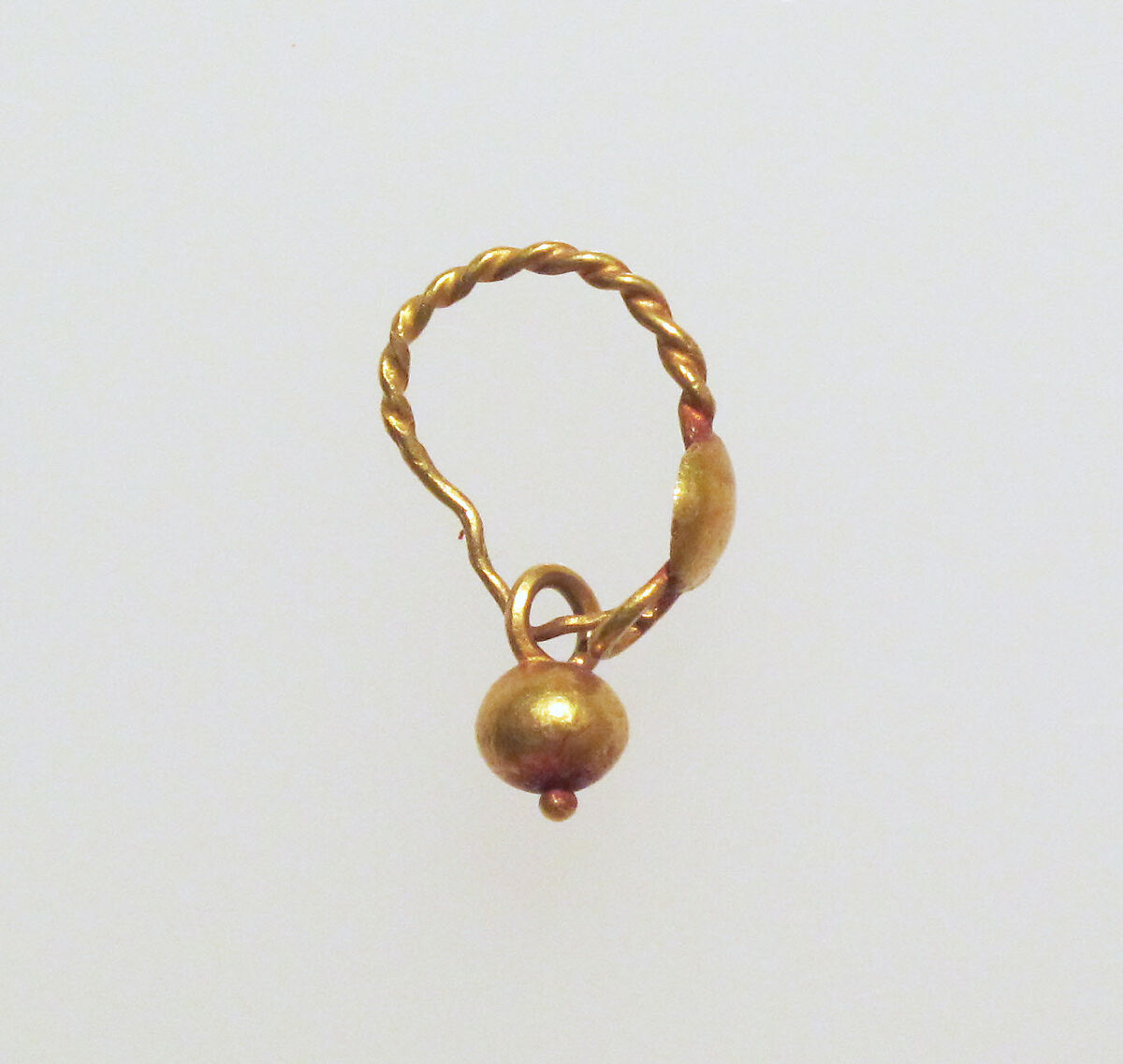 Gold earring with disc and pendant, Gold, Roman 
