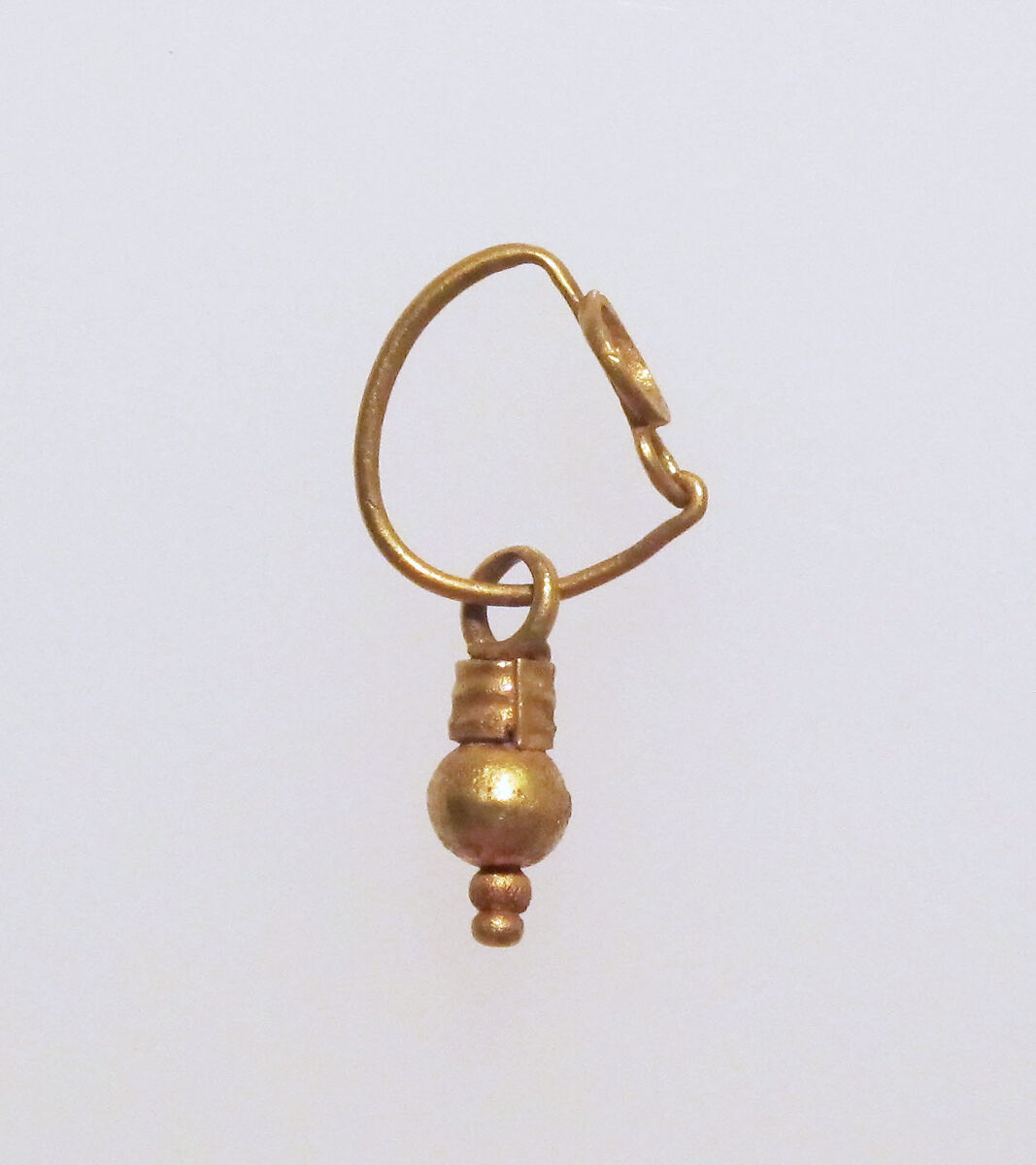 Gold earring with disc and pendant, Gold, Roman 