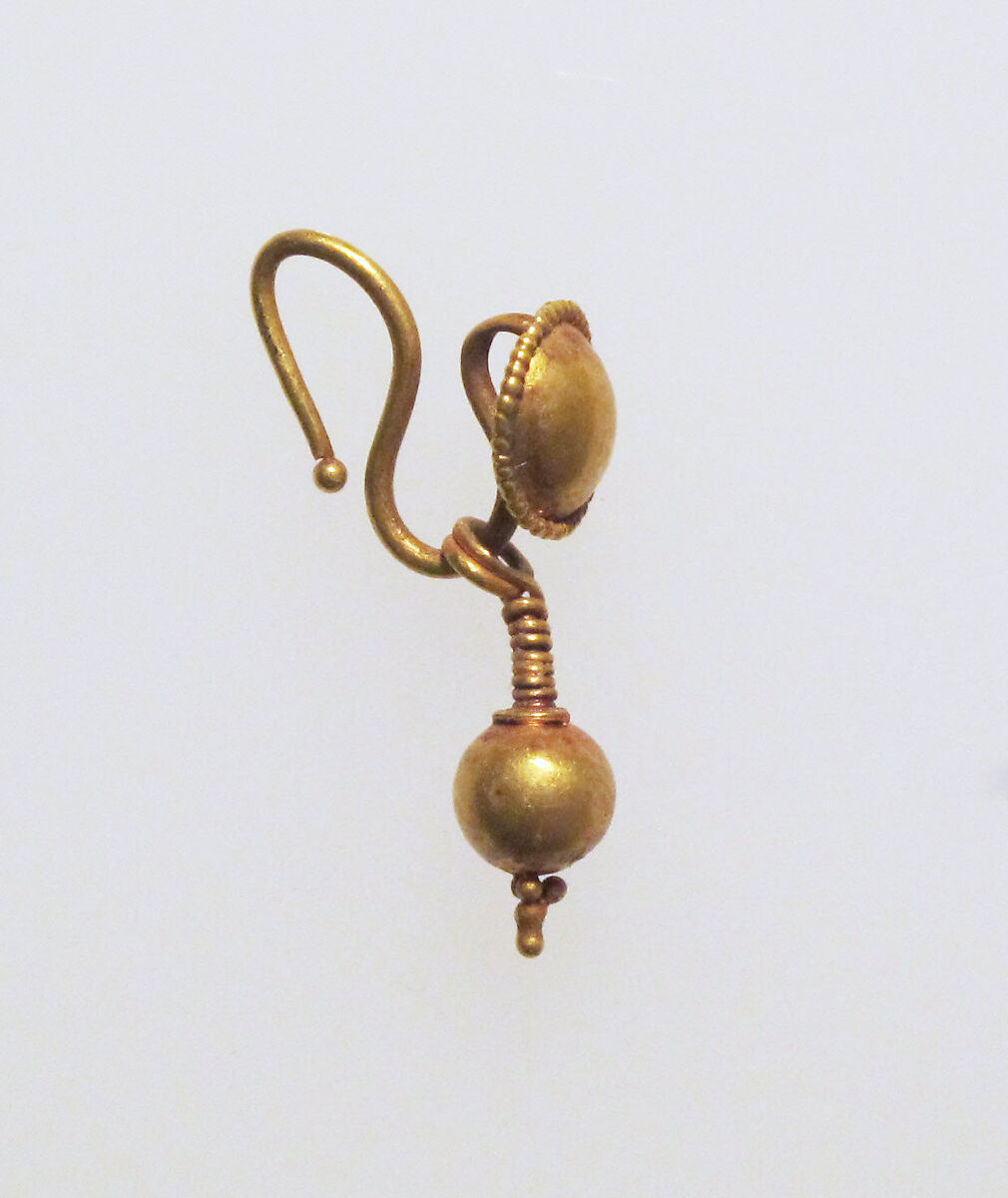 Gold earring with disc and pendant, Gold, Roman 