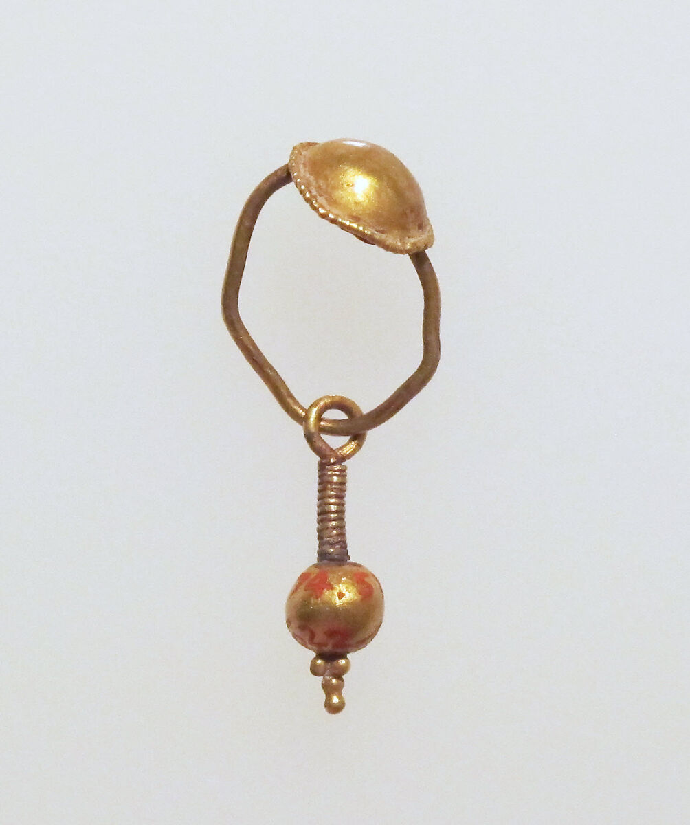Gold earring with disc and pendant, Gold, Roman 