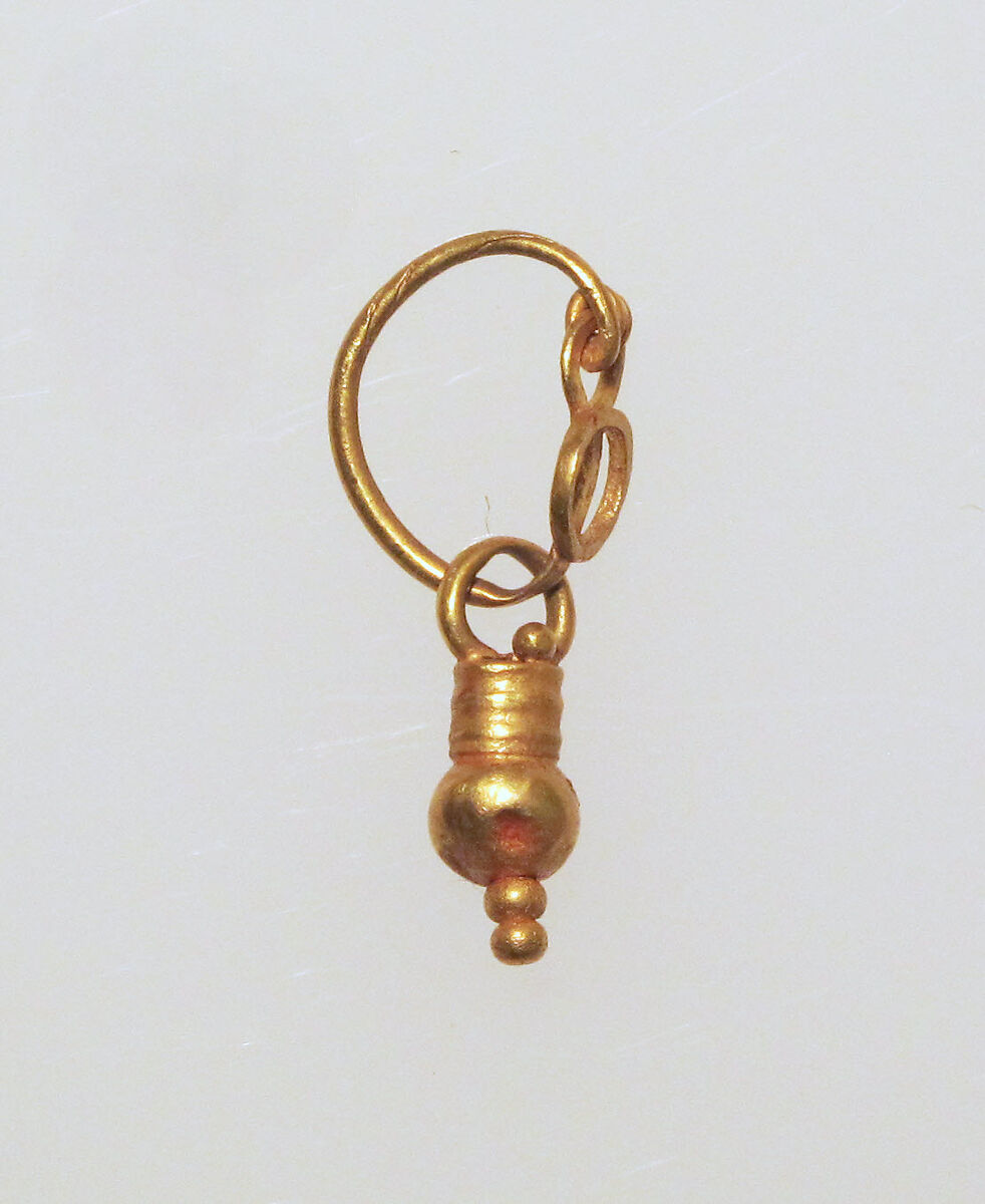Gold earring with hollow disc and pendant, Gold, Roman 