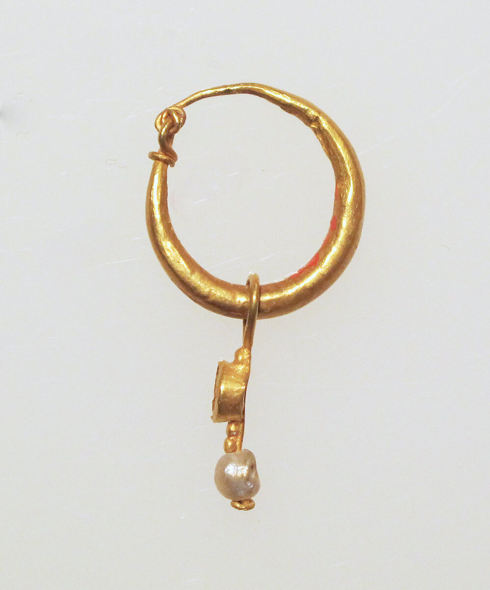 Gold earring with pearl pendant, Gold, Roman 