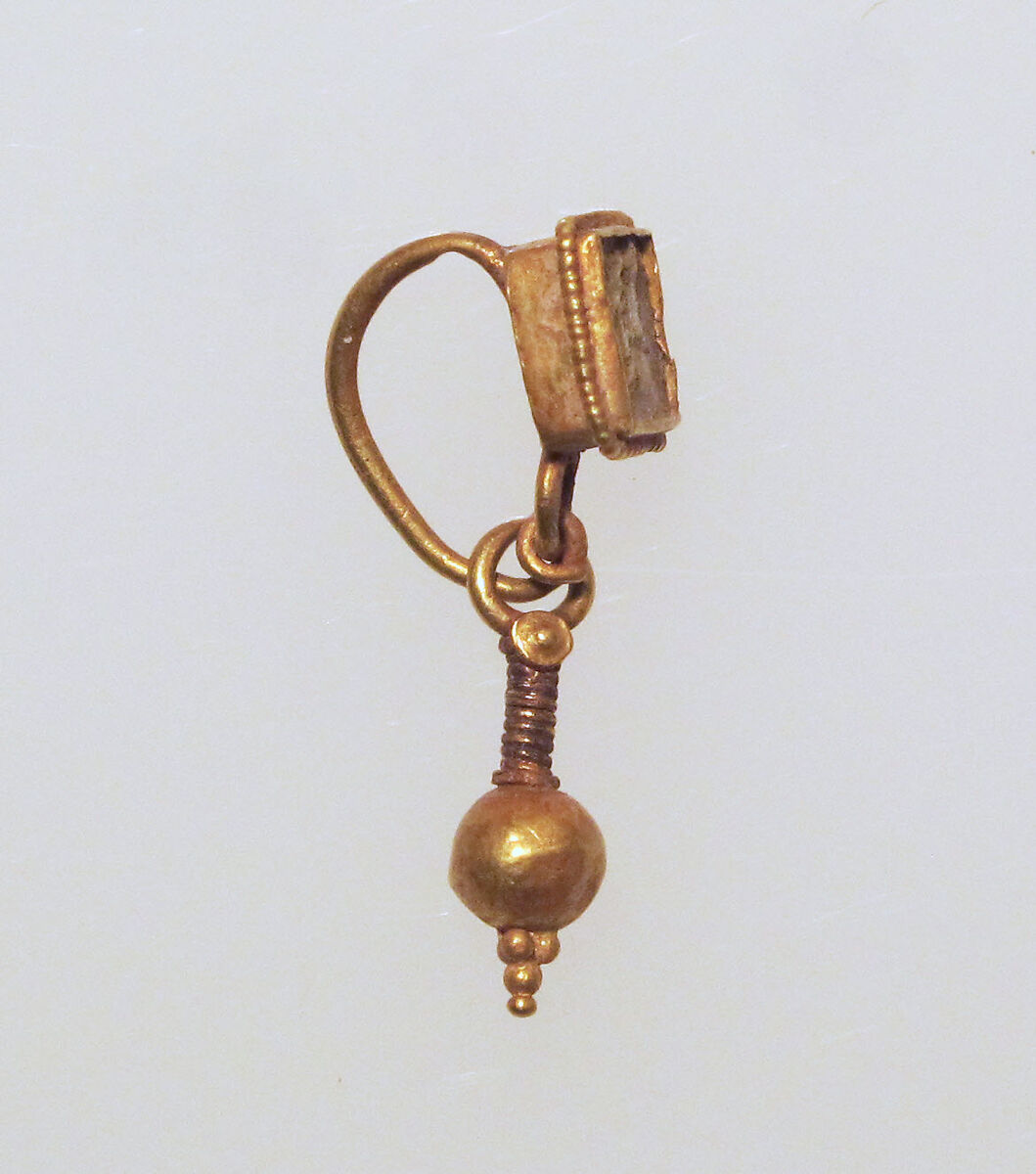 Earring with pendant, Gold, Roman 