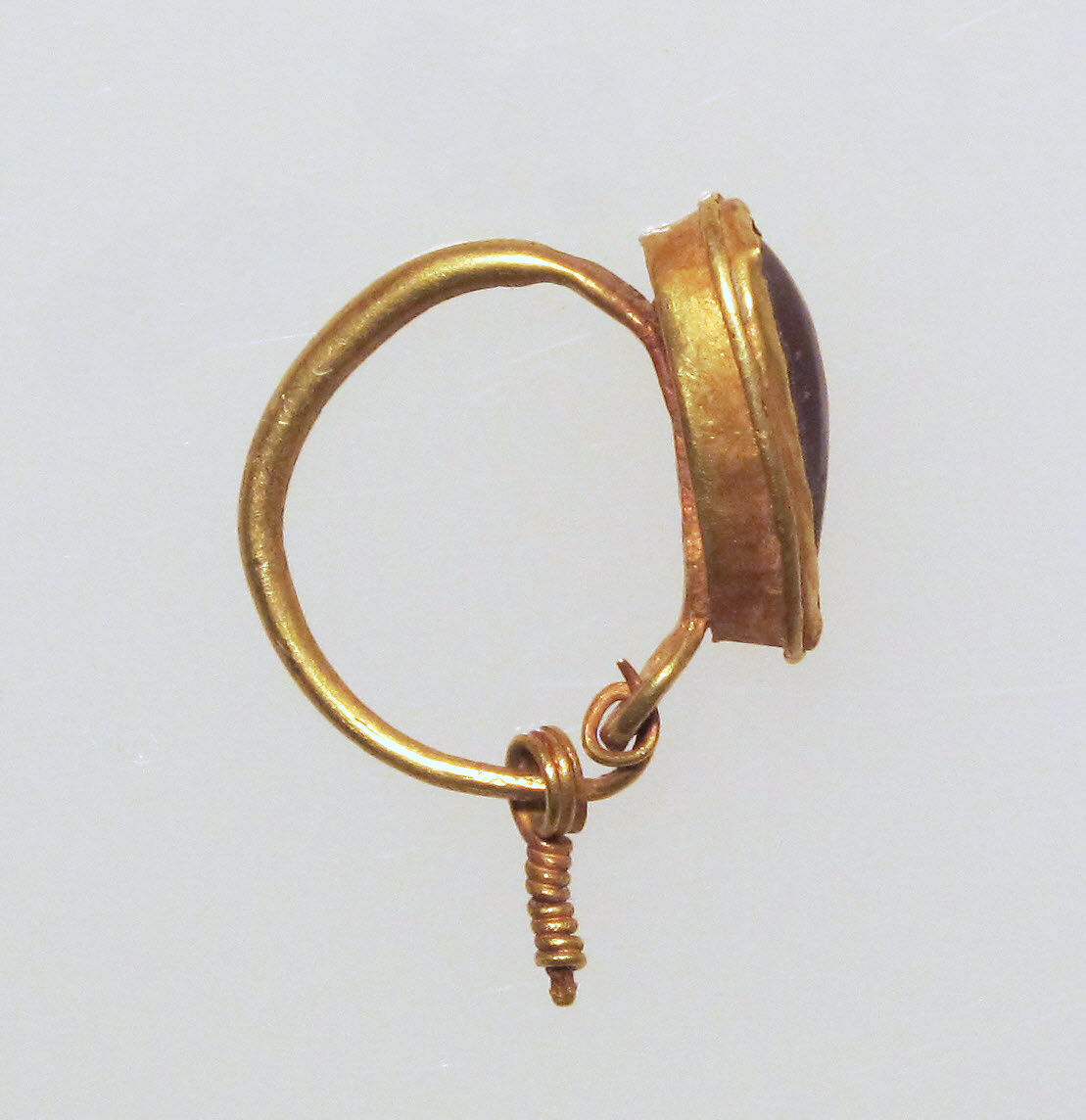 Earring with sard setting, Gold, sard, Roman 