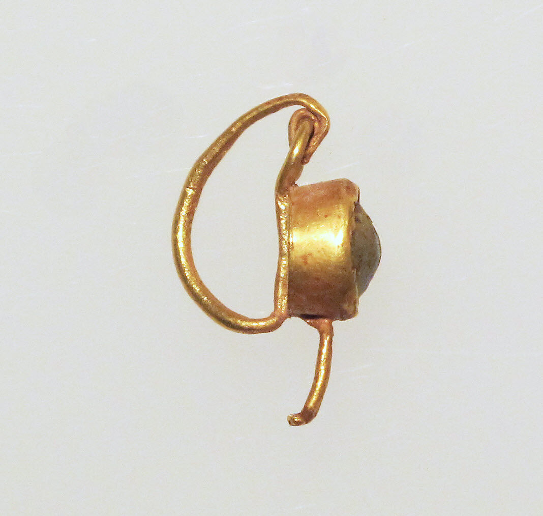 Earring with paste setting, Gold, glass paste, Roman 