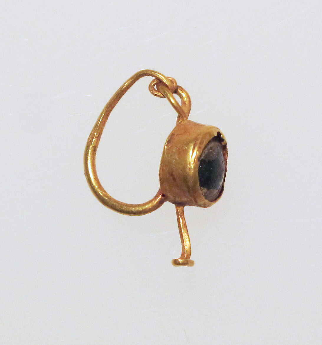 Earring with glass setting, Gold, glass paste, Roman 
