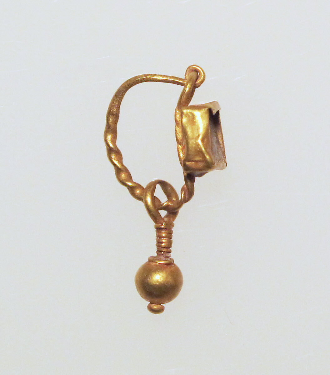 Earring with pendant, Gold, Roman 